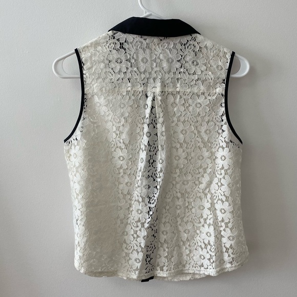 FOREVER 21 OFF WHITE LACE TOP WITH BLACK COLLAR - Picture 2 of 6